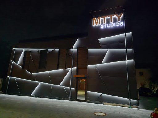 Südseite, ungedimmt, abgeschlossen